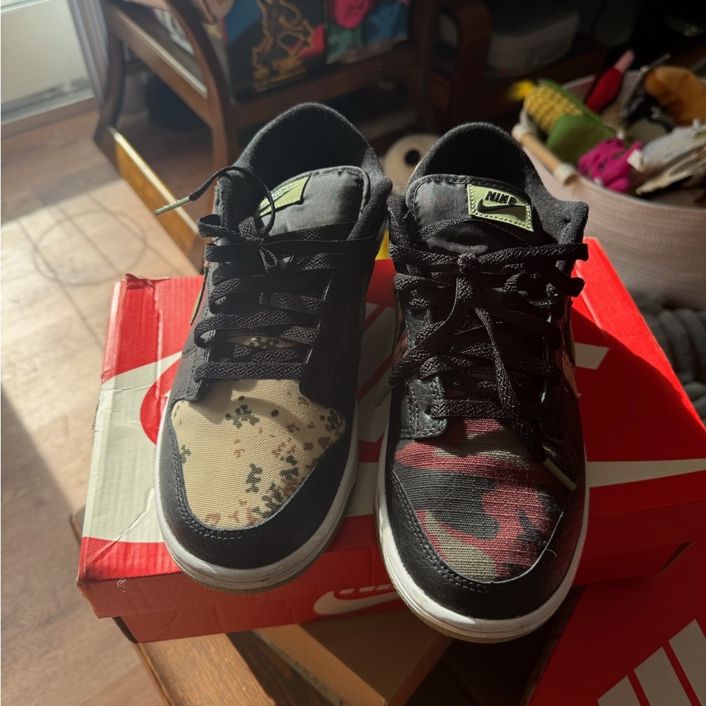 Nike Men’s Sneakers in Black with Tan and Red Camo Toes